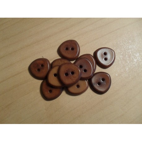 Gomb 1,5x1,5x1,5 cm világosbarna