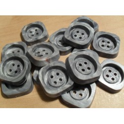 Gomb 2 cm szürke szögletes