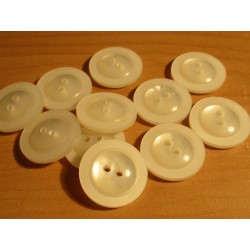 Gomb 2,8 cm törtfehér