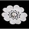 Varrható csipkevirág gyönggyel 5 cm fehér