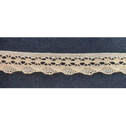 Pamutcsipke 2,8 cm törtfehér hullámos szélcsipke