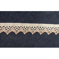 Pamutcsipke 2,4 bézs-fehér cikkcakkos szélcsipke