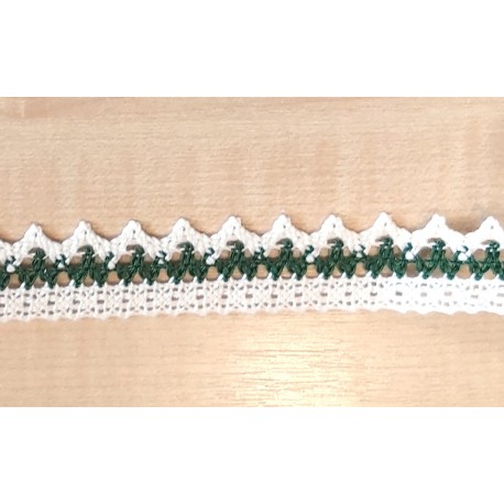 Pamutcsipke 2,4 cm fehér/zöld cikkcakkos szélcsipke