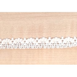 Pamutcsipke 1,3 cm törtfehér hullámos szélcsipke