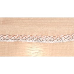 Pamutcsipke 1 cm törtfehér/barack cikkcakkos szélcsipke