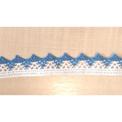 Pamutcsipke 2,5 cm fehér/metálkék cikkcakkos szélcsipke