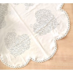 Hímezhető köralakú csipkés terítő