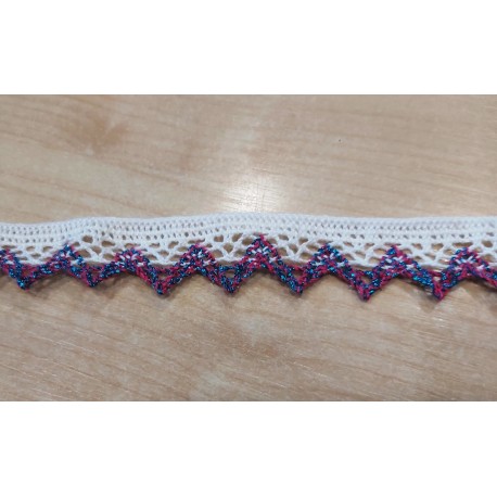 Pamutcsipke 2,5 cm fehér/lila/kékcsillámos cikkcakkos szélcsipke