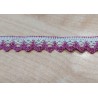 Pamutcsipke 1,8 cm fehér/metál lila cikkcakkos szélcsipke