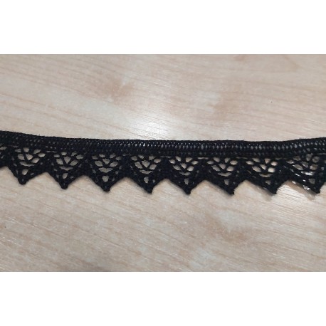 Pamutcsipke 2,5 cm fekete cikkcakkos szélcsipke
