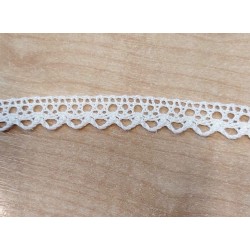 Pamutcsipke 1,3 cm törtfehér cikkcakkos szélcsipke