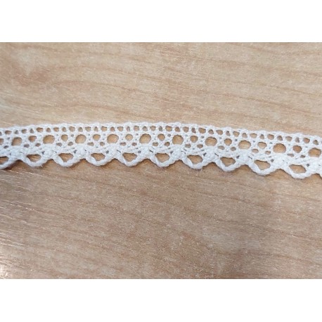Pamutcsipke 1,3 cm törtfehér cikkcakkos szélcsipke