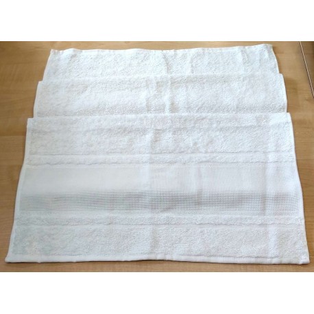 Hímezhető törölköző 50x100 cm fehér