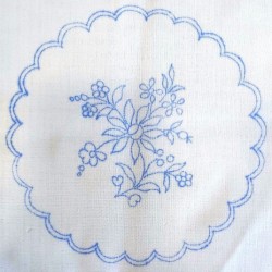 Hímezhető terítő 20x20 cm szegetlen XXIII.