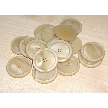 Gomb 3,2 cm világosbarna