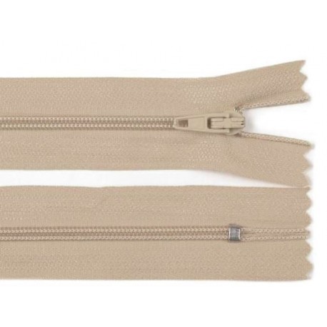 Cipzár 18 cm műanyag bézs