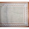 Hímezhető terítő csipkével 50x110 cm nyersszínű