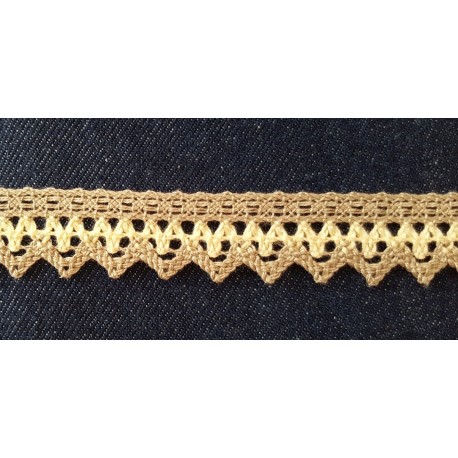 Pamutcsipke 2,2 cm barna krém mintás cikkcakkos szélcsipke