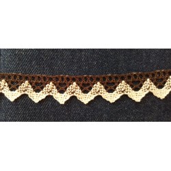 Pamutcsipke 2 cm barna krém mintás cikkcakkos szélcsipke
